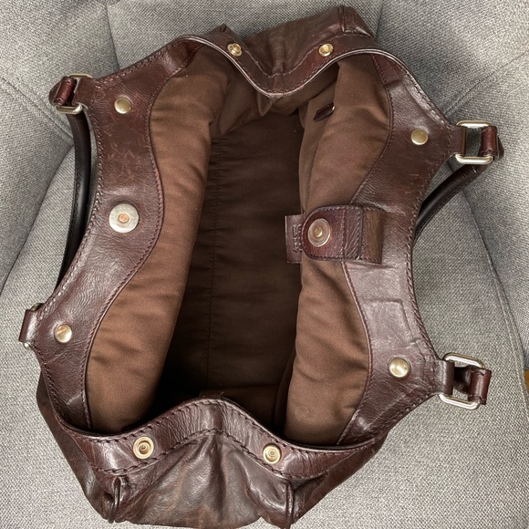 Gorgeous Calfskin Leather Gucci Shoulder Bag with Convertible Snaps - Picture 7 of 10